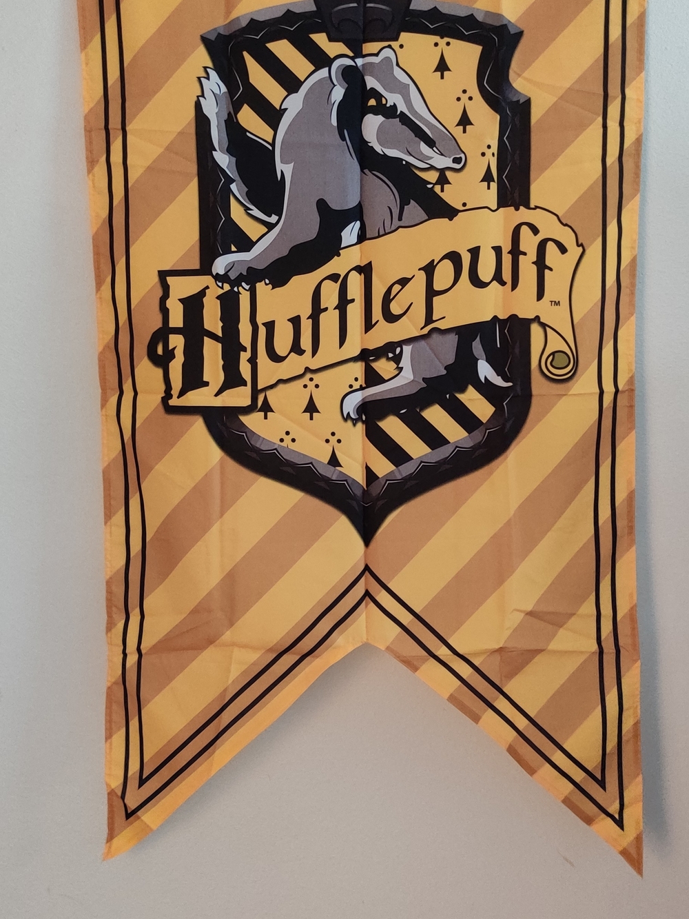 Harry Potter Hufflepuff Shield Banner Hot Topic Exclusive